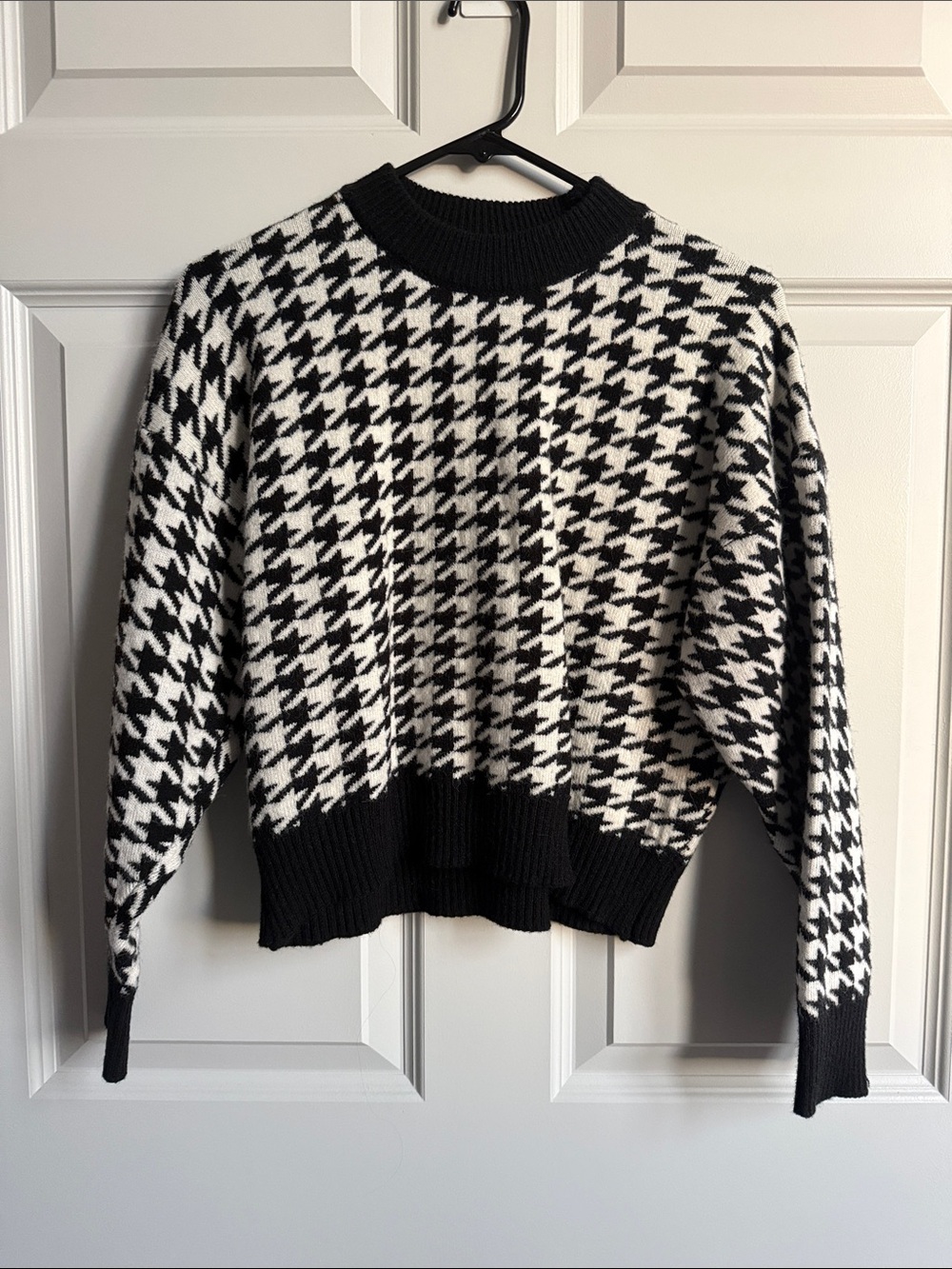 Classic Houndstooth Crewneck Sweater - Black/White